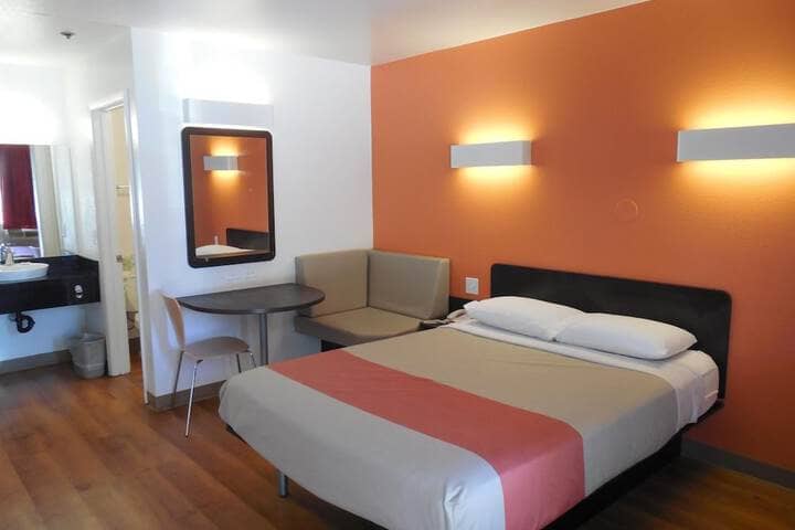 Room 9 of 42