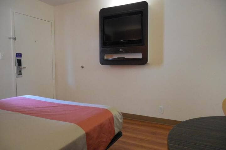 Room 11 of 42