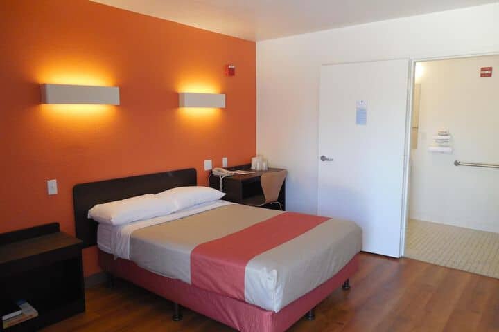 Room 13 of 42
