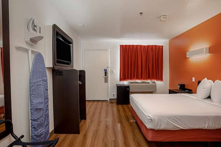 Room 17 of 42