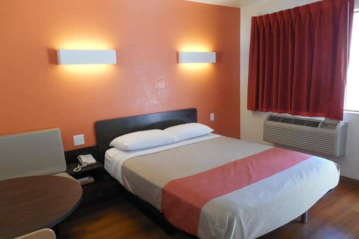 Room 5 of 42