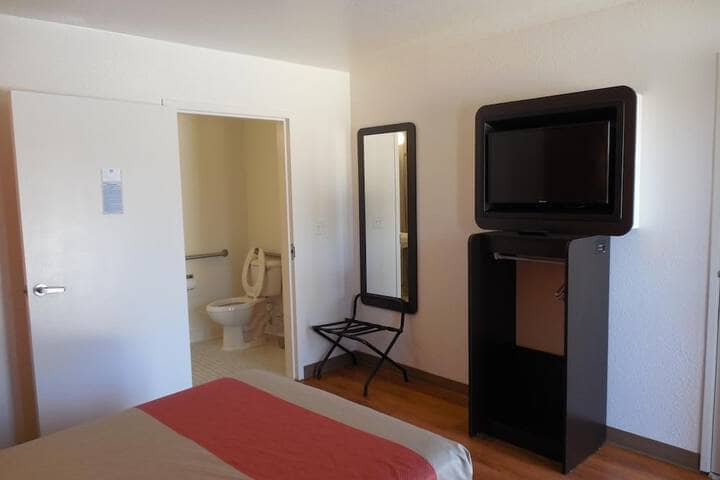 Room 12 of 42